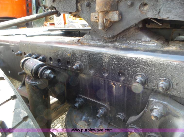 image for item L6824 2010 Freightliner Business Class M2 semi truck