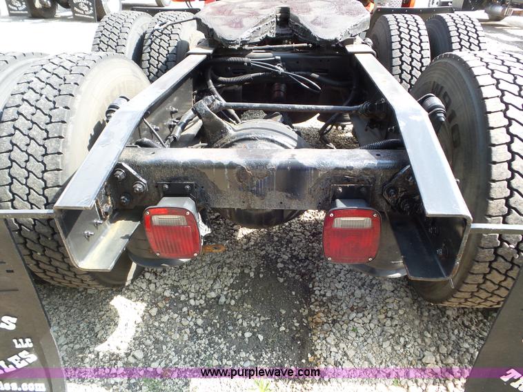 image for item L6824 2010 Freightliner Business Class M2 semi truck