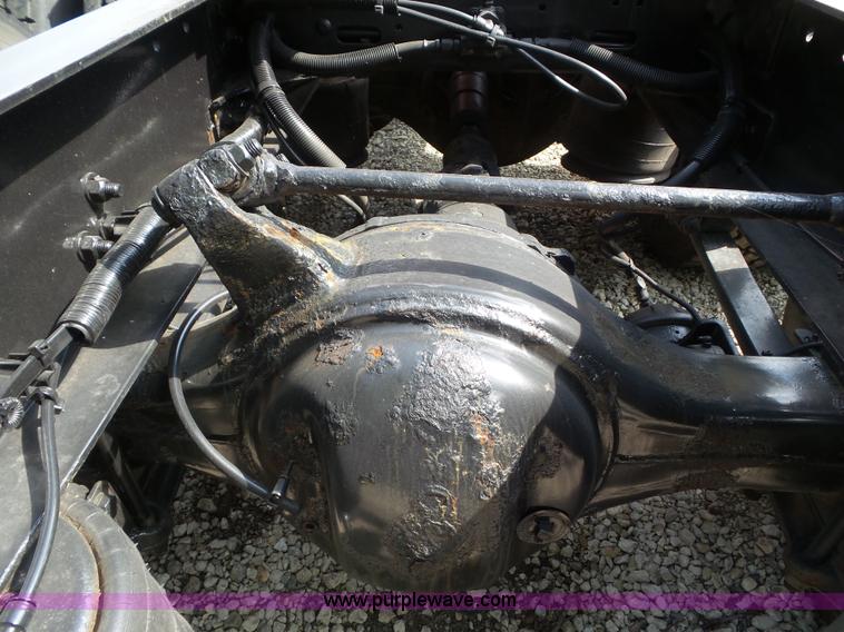 image for item L6824 2010 Freightliner Business Class M2 semi truck