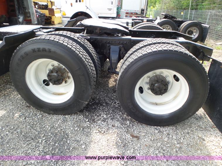 image for item L6824 2010 Freightliner Business Class M2 semi truck