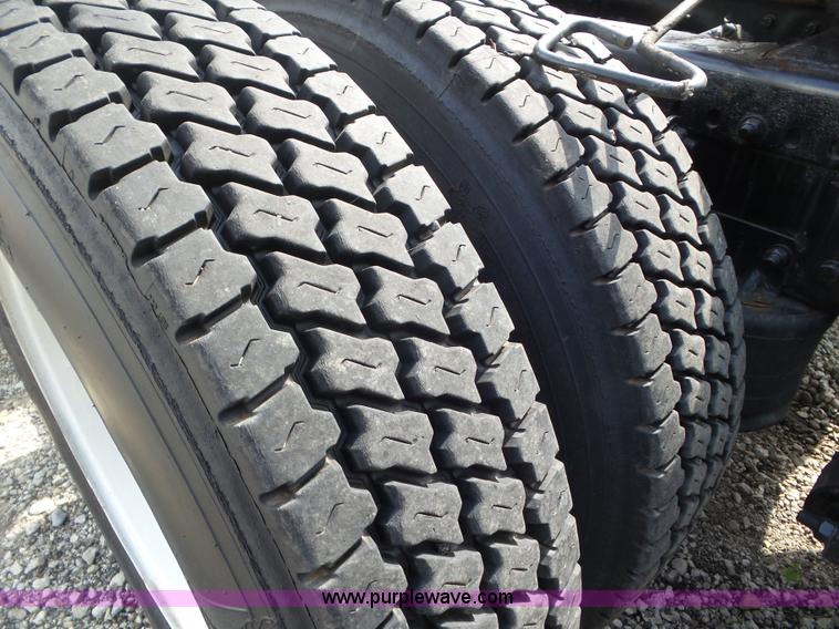 image for item L6824 2010 Freightliner Business Class M2 semi truck