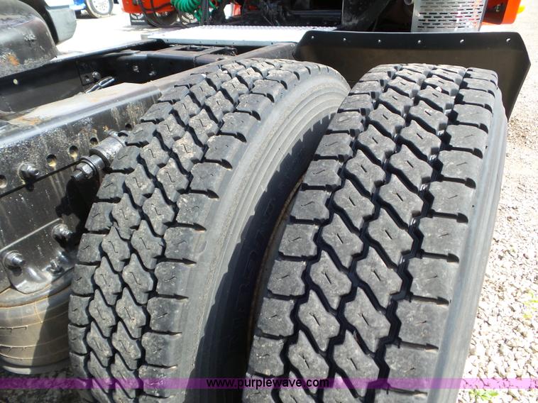 image for item L6824 2010 Freightliner Business Class M2 semi truck