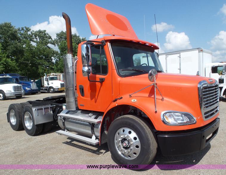 image for item L6825 2009 Freightliner Business Class M2 semi truck