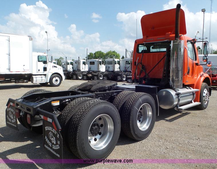 image for item L6825 2009 Freightliner Business Class M2 semi truck