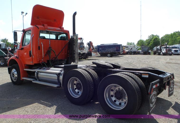 image for item L6825 2009 Freightliner Business Class M2 semi truck