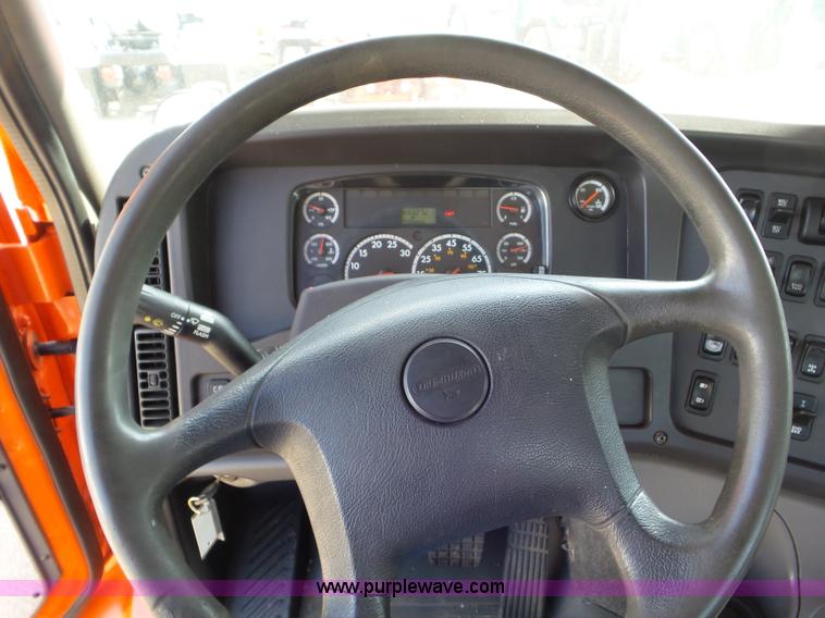 image for item L6825 2009 Freightliner Business Class M2 semi truck