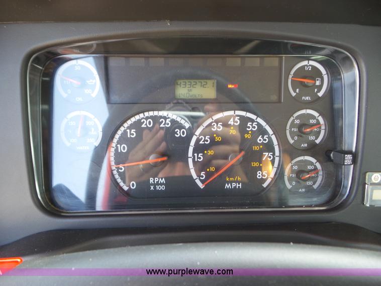 image for item L6825 2009 Freightliner Business Class M2 semi truck