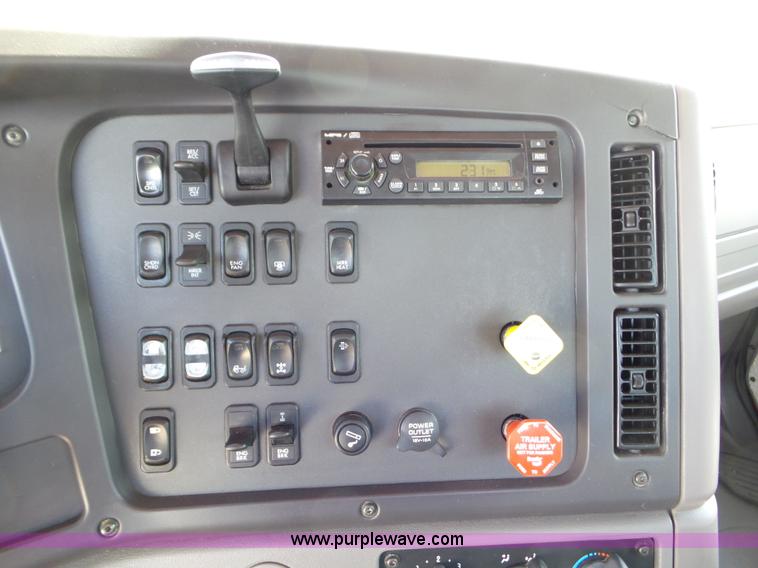 image for item L6825 2009 Freightliner Business Class M2 semi truck