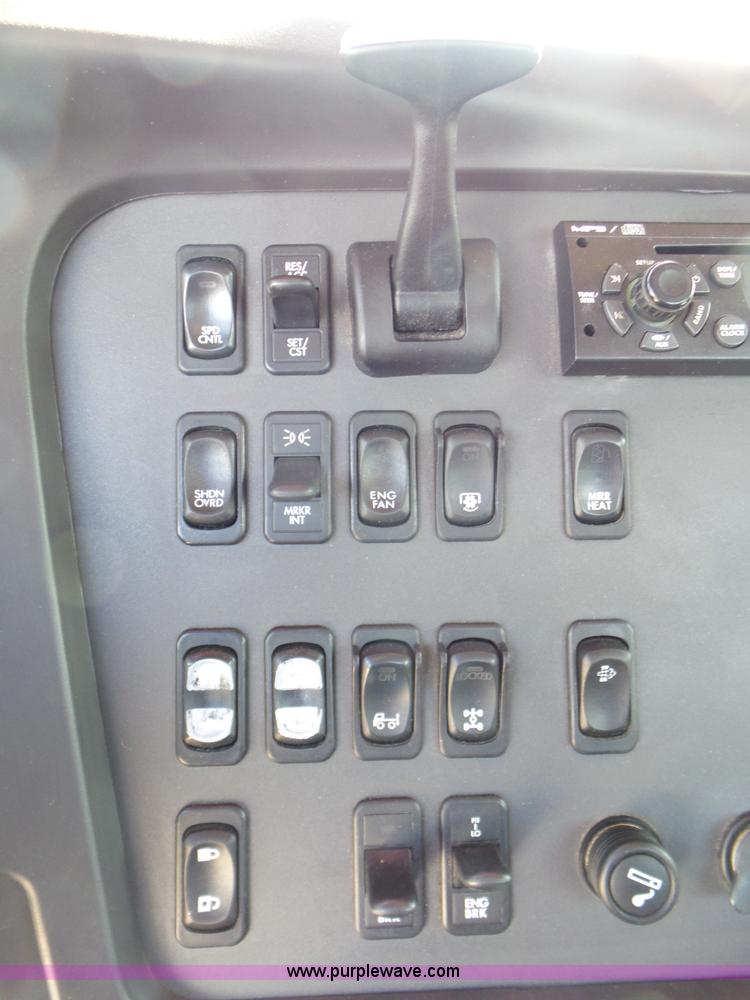 image for item L6825 2009 Freightliner Business Class M2 semi truck