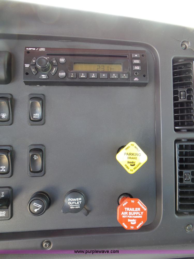 image for item L6825 2009 Freightliner Business Class M2 semi truck