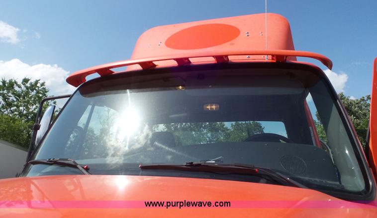 image for item L6825 2009 Freightliner Business Class M2 semi truck