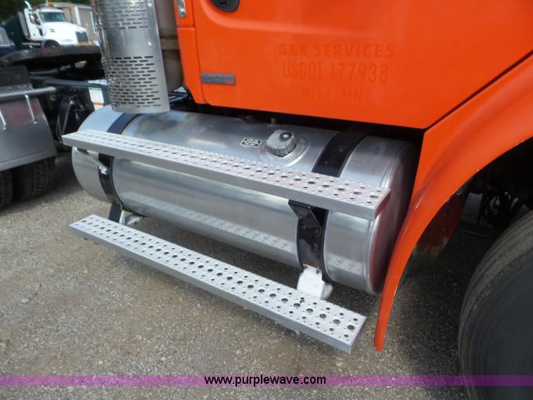 image for item L6825 2009 Freightliner Business Class M2 semi truck