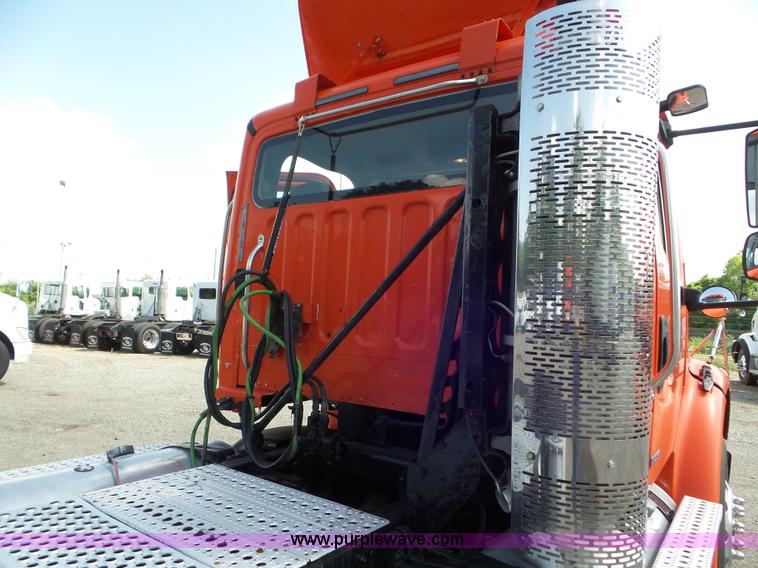 image for item L6825 2009 Freightliner Business Class M2 semi truck