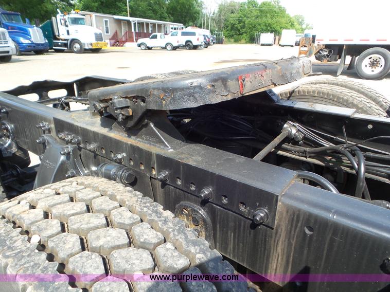 image for item L6825 2009 Freightliner Business Class M2 semi truck