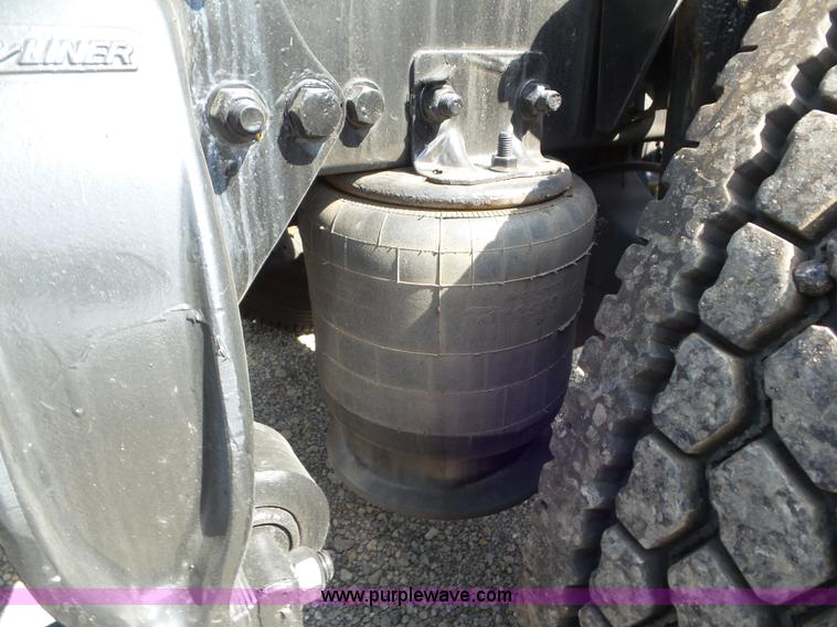 image for item L6825 2009 Freightliner Business Class M2 semi truck