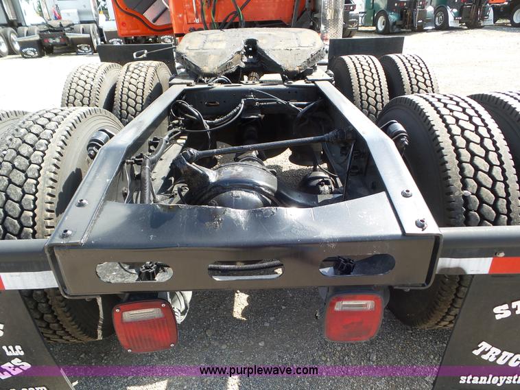 image for item L6825 2009 Freightliner Business Class M2 semi truck