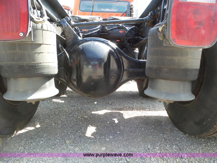 image for item L6825 2009 Freightliner Business Class M2 semi truck