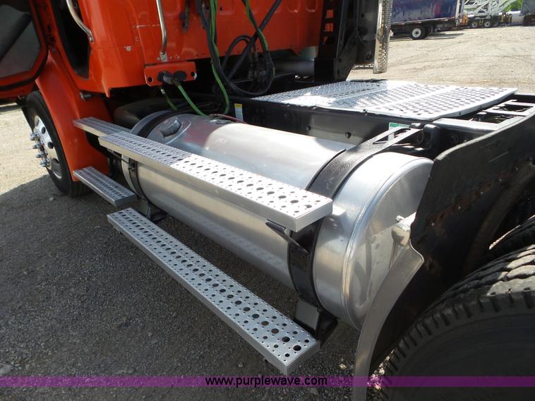 image for item L6825 2009 Freightliner Business Class M2 semi truck