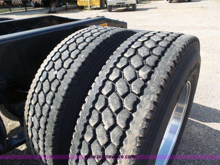 image for item L6825 2009 Freightliner Business Class M2 semi truck