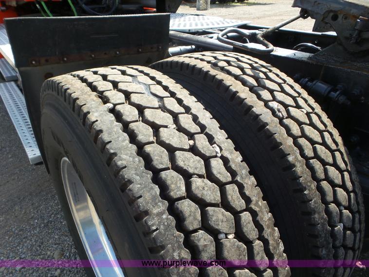 image for item L6825 2009 Freightliner Business Class M2 semi truck