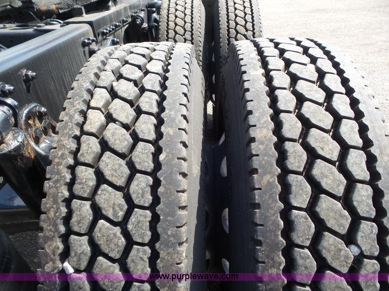 image for item L6825 2009 Freightliner Business Class M2 semi truck