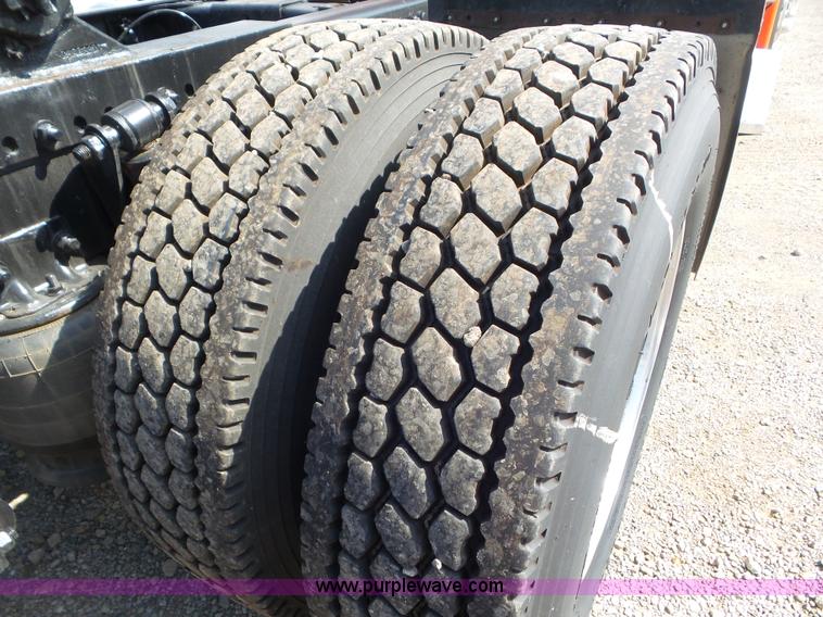 image for item L6825 2009 Freightliner Business Class M2 semi truck