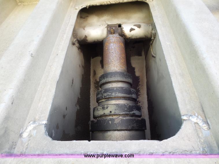 image for item L6830 1974 Fruehauf end dump trailer