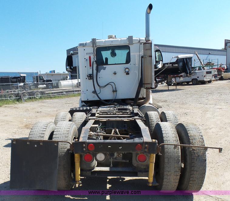 image for item L7093 2001 International 9200i truck cab and chassis