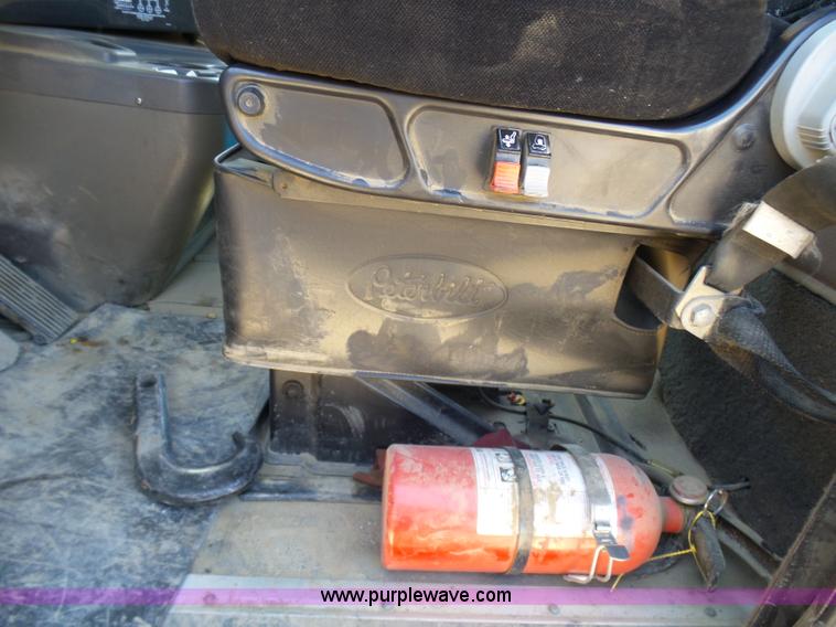 image for item L7093 2001 International 9200i truck cab and chassis