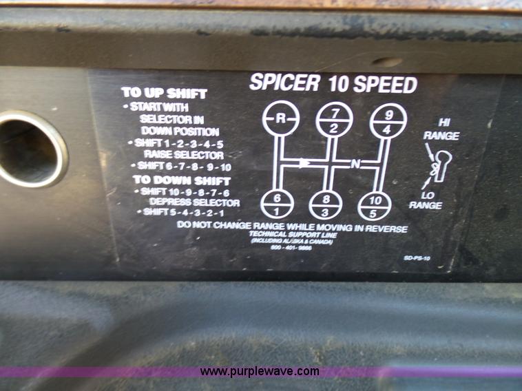 image for item L7093 2001 International 9200i truck cab and chassis