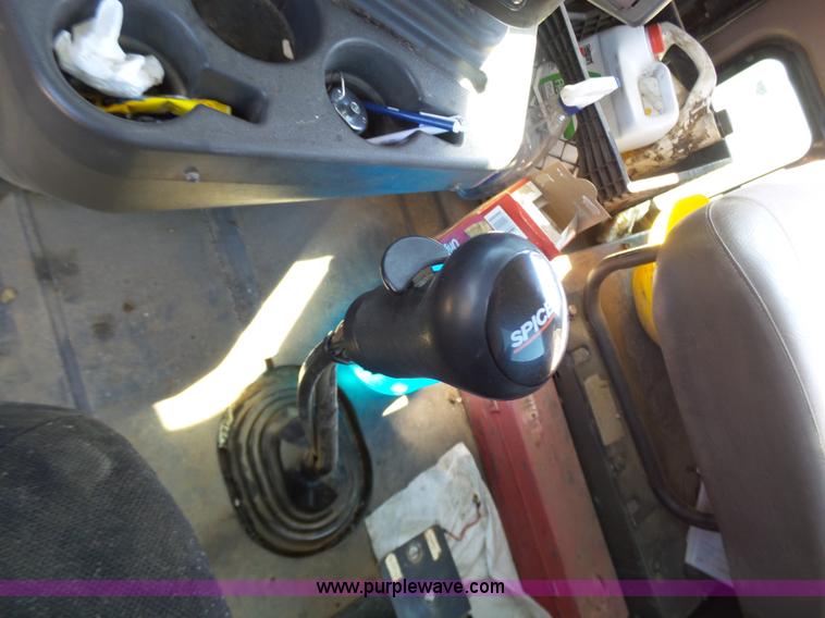 image for item L7093 2001 International 9200i truck cab and chassis