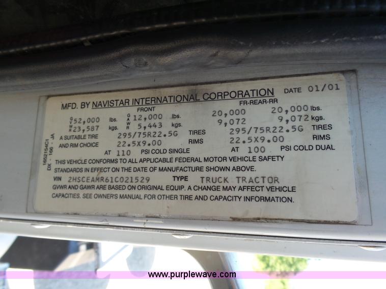 image for item L7093 2001 International 9200i truck cab and chassis