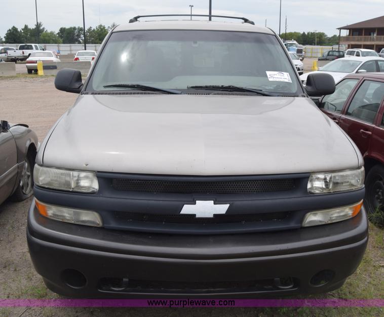 image for item K2883 2002 Chevrolet Tahoe SUV