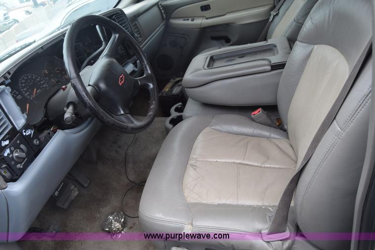 image for item K2883 2002 Chevrolet Tahoe SUV