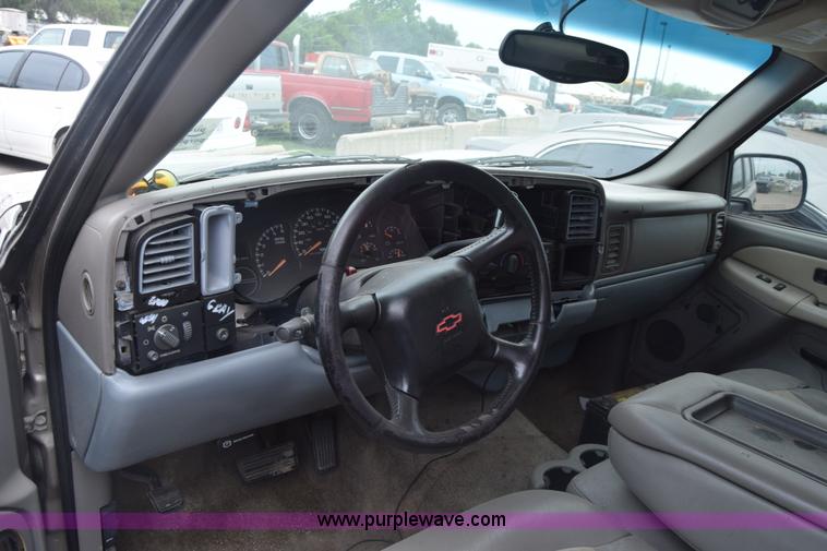 image for item K2883 2002 Chevrolet Tahoe SUV