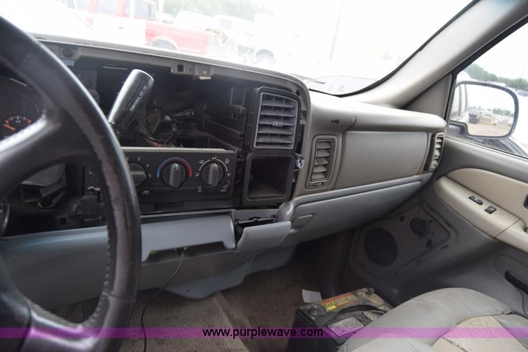 image for item K2883 2002 Chevrolet Tahoe SUV