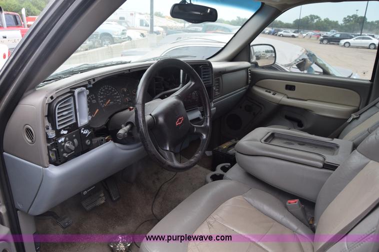 image for item K2883 2002 Chevrolet Tahoe SUV