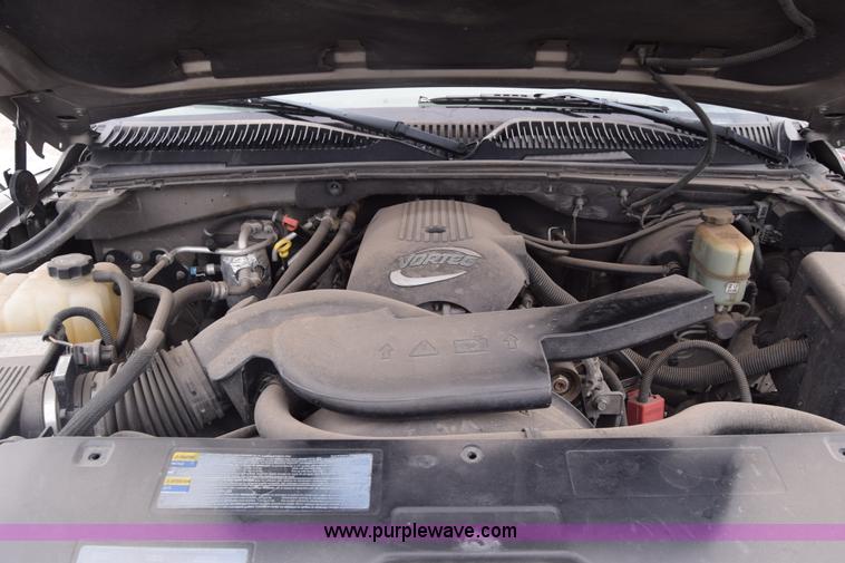 image for item K2883 2002 Chevrolet Tahoe SUV