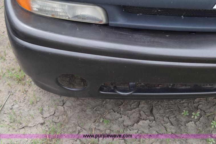 image for item K2883 2002 Chevrolet Tahoe SUV