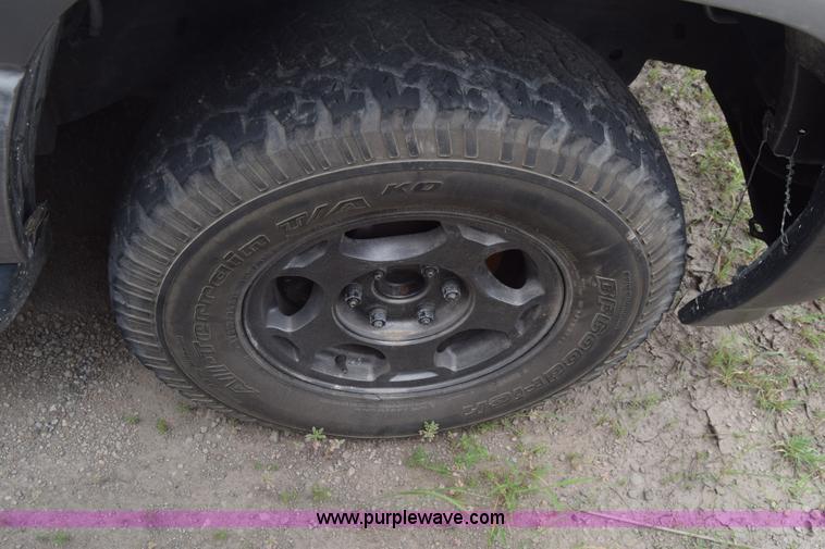 image for item K2883 2002 Chevrolet Tahoe SUV