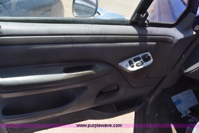 image for item K2884 1995 Ford F150 pickup truck