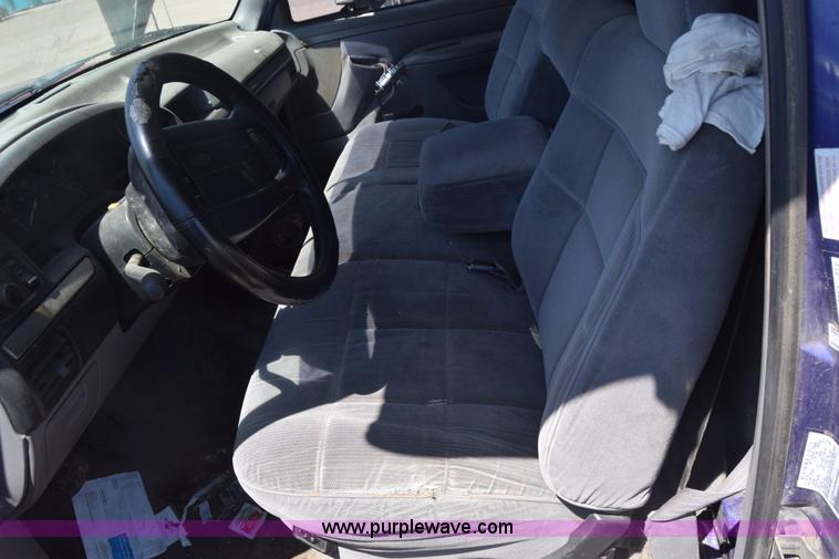 image for item K2884 1995 Ford F150 pickup truck