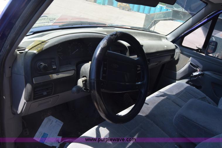 image for item K2884 1995 Ford F150 pickup truck