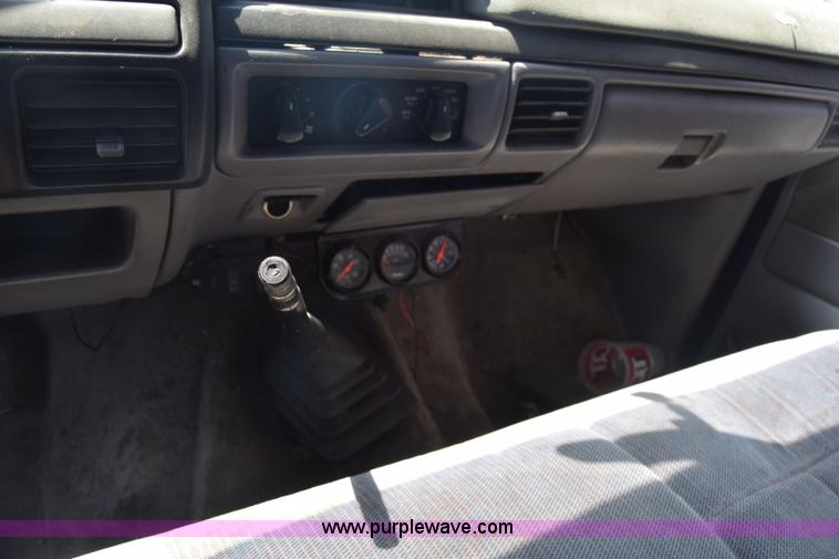 image for item K2884 1995 Ford F150 pickup truck