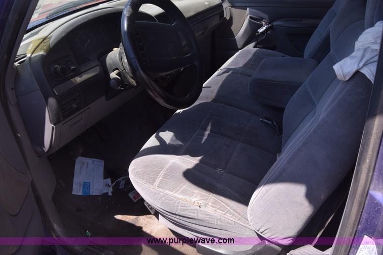 image for item K2884 1995 Ford F150 pickup truck