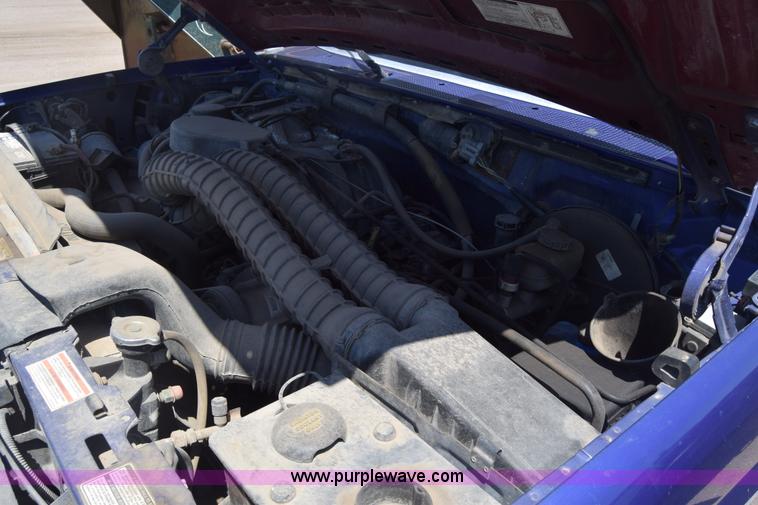 image for item K2884 1995 Ford F150 pickup truck