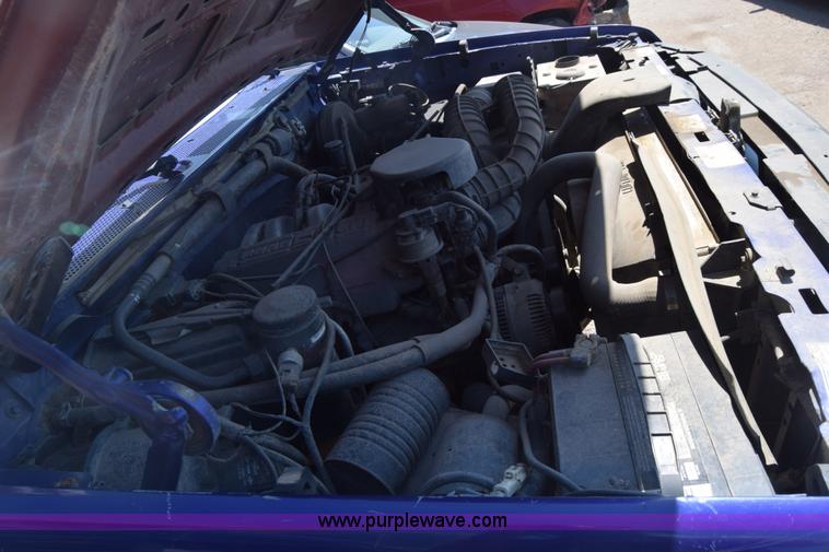 image for item K2884 1995 Ford F150 pickup truck