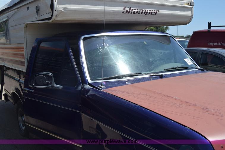 image for item K2884 1995 Ford F150 pickup truck