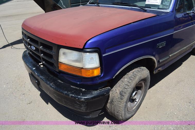image for item K2884 1995 Ford F150 pickup truck