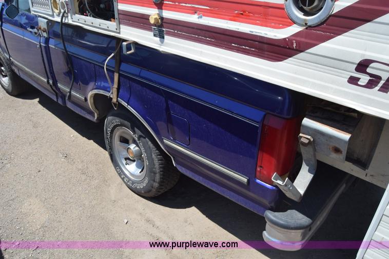 image for item K2884 1995 Ford F150 pickup truck